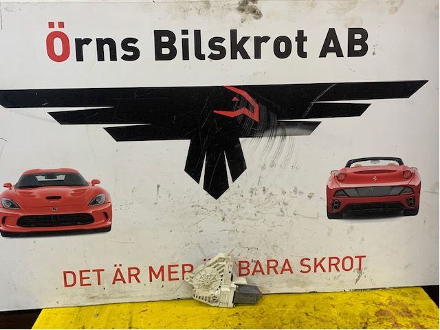 IKKUNANOSTINMOOTTORI