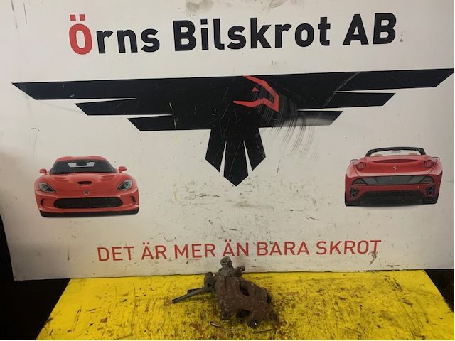 TAKAJARRUPALAT, VASEN