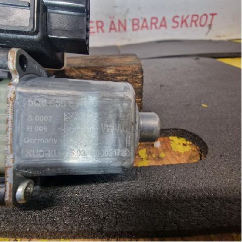 IKKUNANOSTINMOOTTORI