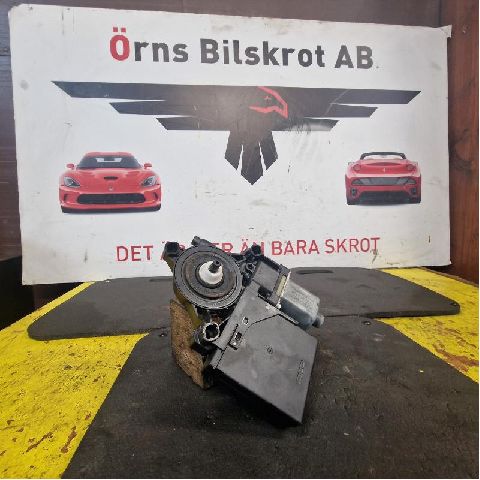 Ikkunannostimen moottori