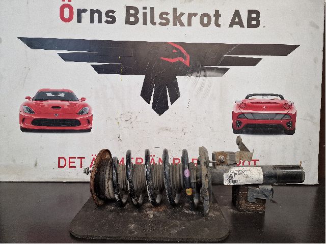 Jousijalka edessä oikealla